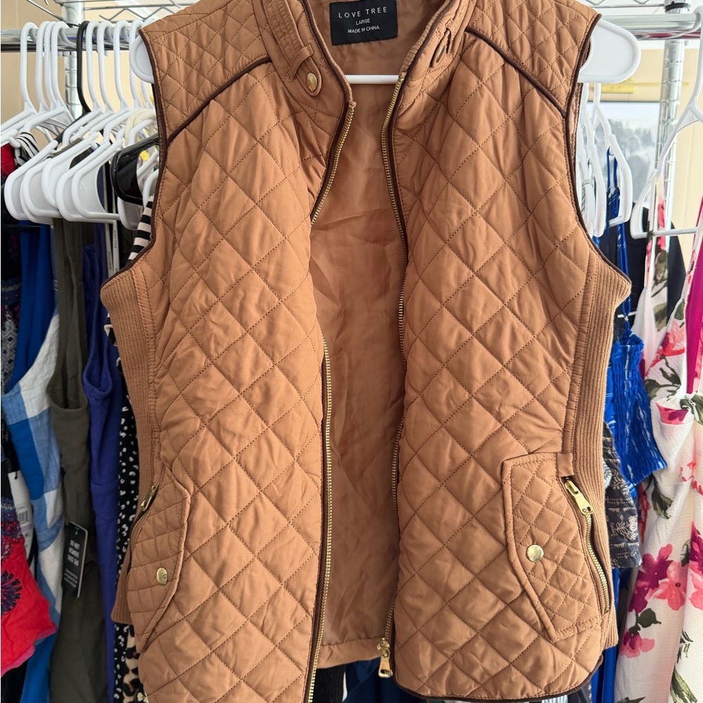 Love Tree Women's Tan Quilted Vest